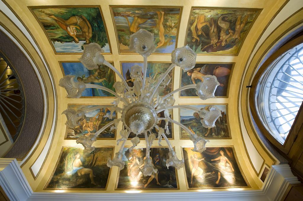 Joli Hotel