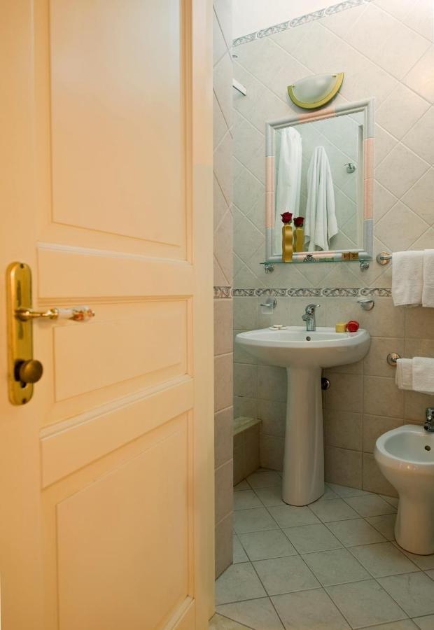 Hotel Joli